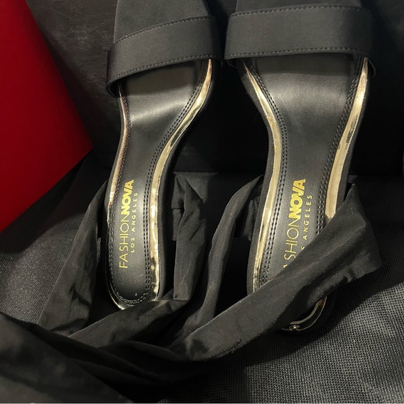 Fashion Nova Black Wrap Up Heels Size 7 - Picture 7 of 8